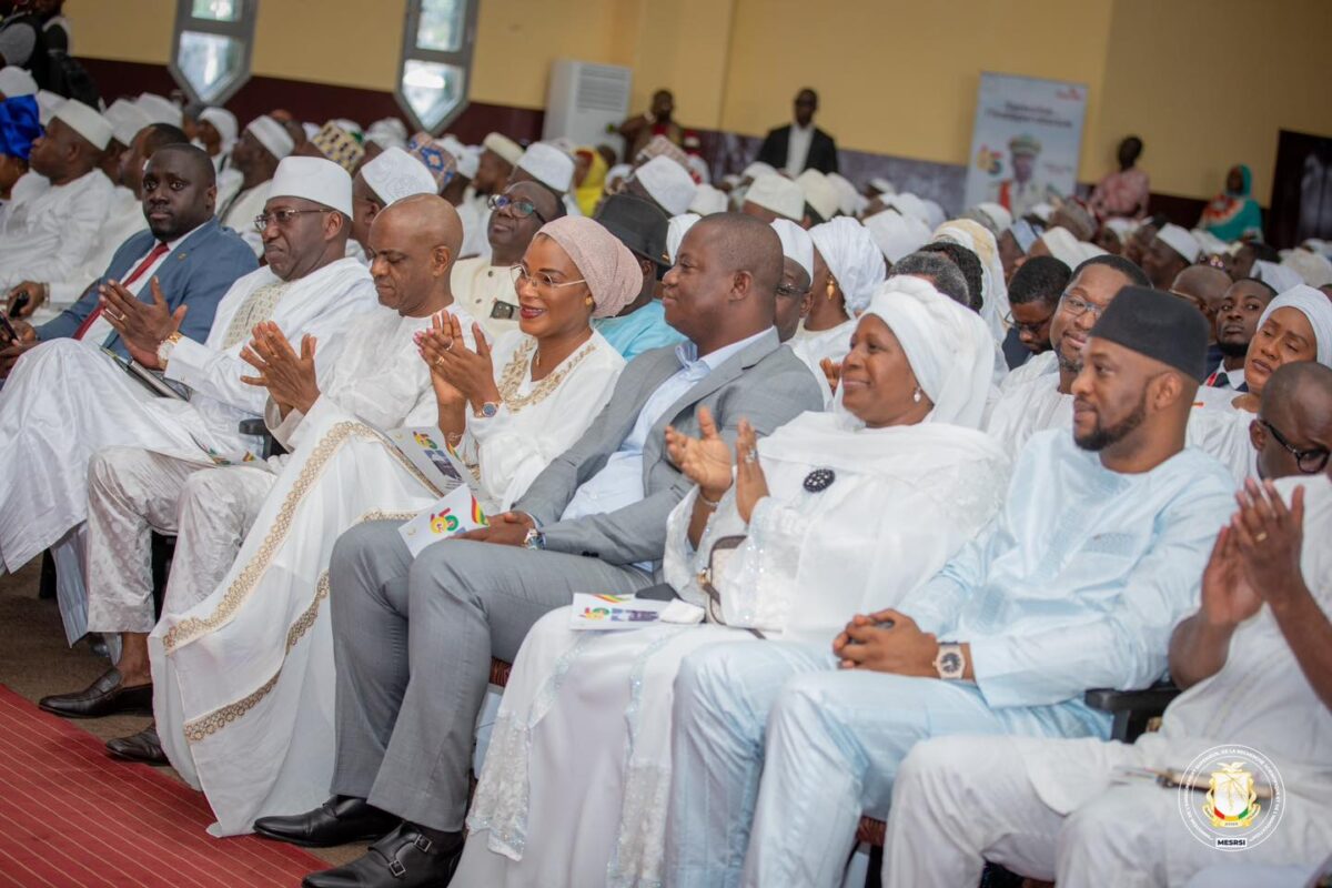 DRE DIAKA ET LES MEMBRES DU GOUVERNEMENT AU FEU PRÉSIDENT AHMED SEKOU TOURÉ