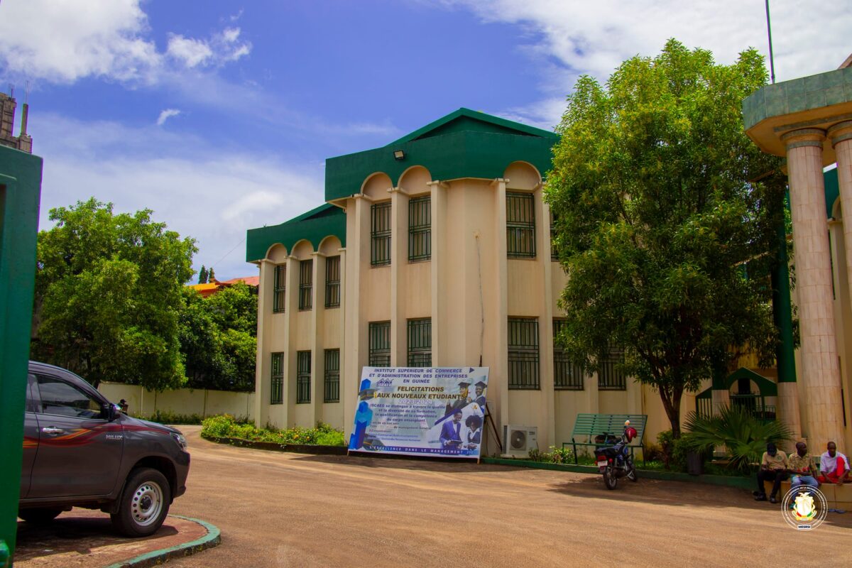 CAMPUS TOUR 2023: L’IMMERSION DANS LES INSTITUTIONS D’ENSEIGNEMENT SUPÉRIEUR PUBLIQUES DANS LE GRAND CONAKRY S’ACHÈVE À L’ISCAEG