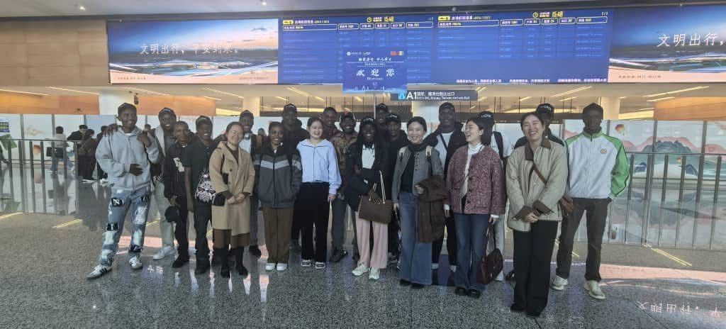 𝐆𝐔𝐈𝐍𝐄́𝐄 – 𝐂𝐇𝐈𝐍𝐄 : 𝐋𝐄𝐒 𝐐𝐔𝐀𝐓𝐎𝐑𝐙𝐄 𝐁𝐎𝐔𝐑𝐒𝐈𝐄𝐑𝐒 𝐃𝐄𝐒 𝐂𝐏𝐆𝐄 𝐃𝐄 𝐃𝐀𝐋𝐀𝐁𝐀 𝐀𝐂𝐂𝐔𝐄𝐈𝐋𝐋𝐈𝐒 𝐀̀ 𝐂𝐇𝐄𝐍𝐆𝐃𝐔 𝐃𝐀𝐍𝐒 𝐋𝐄 𝐂𝐀𝐃𝐑𝐄 𝐃𝐔 𝐏𝐑𝐎𝐆𝐑𝐀𝐌𝐌𝐄 𝐈𝐍𝐃𝐔𝐒𝐓𝐑𝐈𝐄𝐋 𝐃𝐄 𝐒𝐏𝐈𝐂