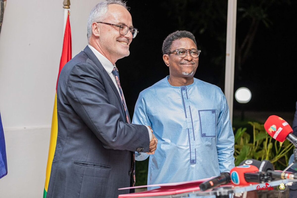 𝐂𝐎𝐎𝐏𝐄́𝐑𝐀𝐓𝐈𝐎𝐍 𝐔𝐍𝐈𝐕𝐄𝐑𝐒𝐈𝐓𝐀𝐈𝐑𝐄 : 𝐀𝐋𝐏𝐇𝐀 𝐁𝐀𝐂𝐀𝐑 𝐁𝐀𝐑𝐑𝐘 𝐄𝐓 𝐋𝐔𝐂 𝐁𝐑𝐈𝐀𝐑𝐃 𝐒𝐂𝐄𝐋𝐋𝐄𝐍𝐓 𝐔𝐍𝐄 𝐍𝐎𝐔𝐕𝐄𝐋𝐋𝐄 𝐃𝐘𝐍𝐀𝐌𝐈𝐐𝐔𝐄 𝐒𝐓𝐑𝐀𝐓𝐄́𝐆𝐈𝐐𝐔𝐄 𝐄𝐍𝐓𝐑𝐄 𝐋𝐀 𝐅𝐑𝐀𝐍𝐂𝐄 𝐄𝐓 𝐋𝐀 𝐆𝐔𝐈𝐍𝐄́𝐄