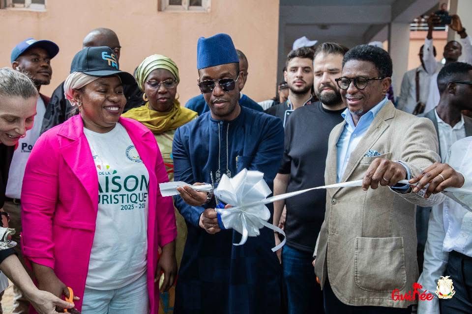 𝐋𝐄 𝐌𝐈𝐍𝐈𝐒𝐓𝐑𝐄 𝐃𝐔 𝐓𝐎𝐔𝐑𝐈𝐒𝐌𝐄 𝐄𝐓 𝐃𝐄 𝐋’𝐇𝐎̂𝐓𝐄𝐋𝐋𝐄𝐑𝐈𝐄 𝐕𝐈𝐒𝐈𝐓𝐄 𝐋’𝐄𝐒𝐓𝐇