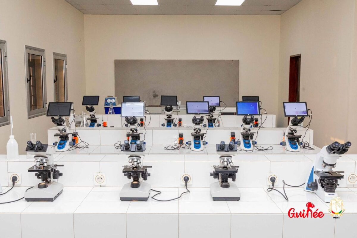 𝐔𝐍𝐈𝐕𝐄𝐑𝐒𝐈𝐓𝐄́ 𝐃𝐄 𝐊𝐈𝐍𝐃𝐈𝐀 : 𝐋𝐄 𝐍𝐎𝐔𝐕𝐄𝐀𝐔 𝐕𝐈𝐒𝐀𝐆𝐄 𝐃𝐔 𝐋𝐀𝐁𝐎𝐑𝐀𝐓𝐎𝐈𝐑𝐄 𝐃𝐄 𝐁𝐈𝐎𝐋𝐎𝐆𝐈𝐄 𝐄𝐓 𝐃𝐔 𝐅𝐀𝐁𝐋𝐀𝐁 𝐃𝐔 𝐌𝐀𝐒𝐓𝐄𝐑 𝐆𝐈𝐄𝐅