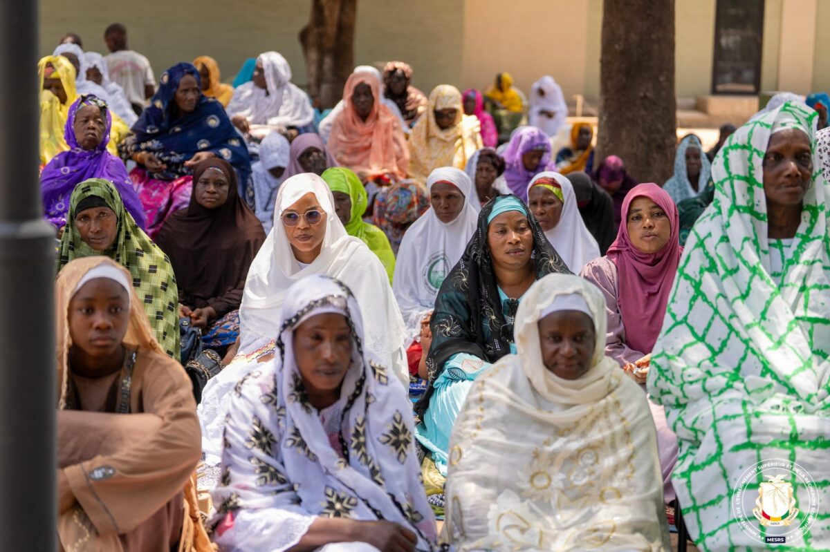 Madame la Ministre prend part à la prière collective à la Grande Mosquée de Kankan