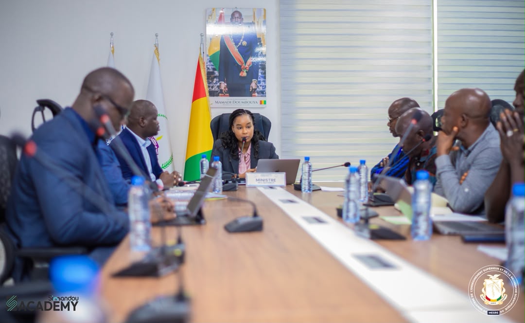 Dialogue social : Madame la Ministre Djami DIALLO renforce les échanges avec le Syndicat National Autonome de l&rsquo;Enseignement Supérieur et de la Recherche Scientifique